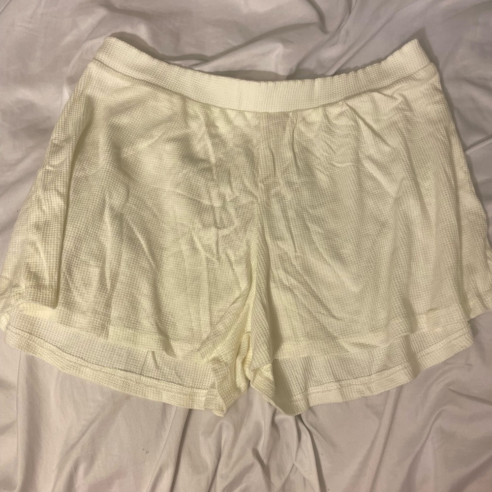 WHITE SOFT SHORTS